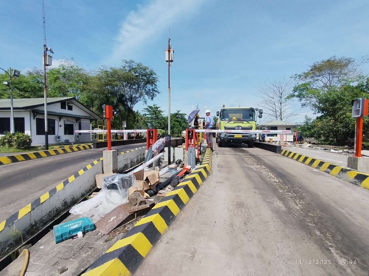 Palang Parkir Jembatan Timbang M-Gate